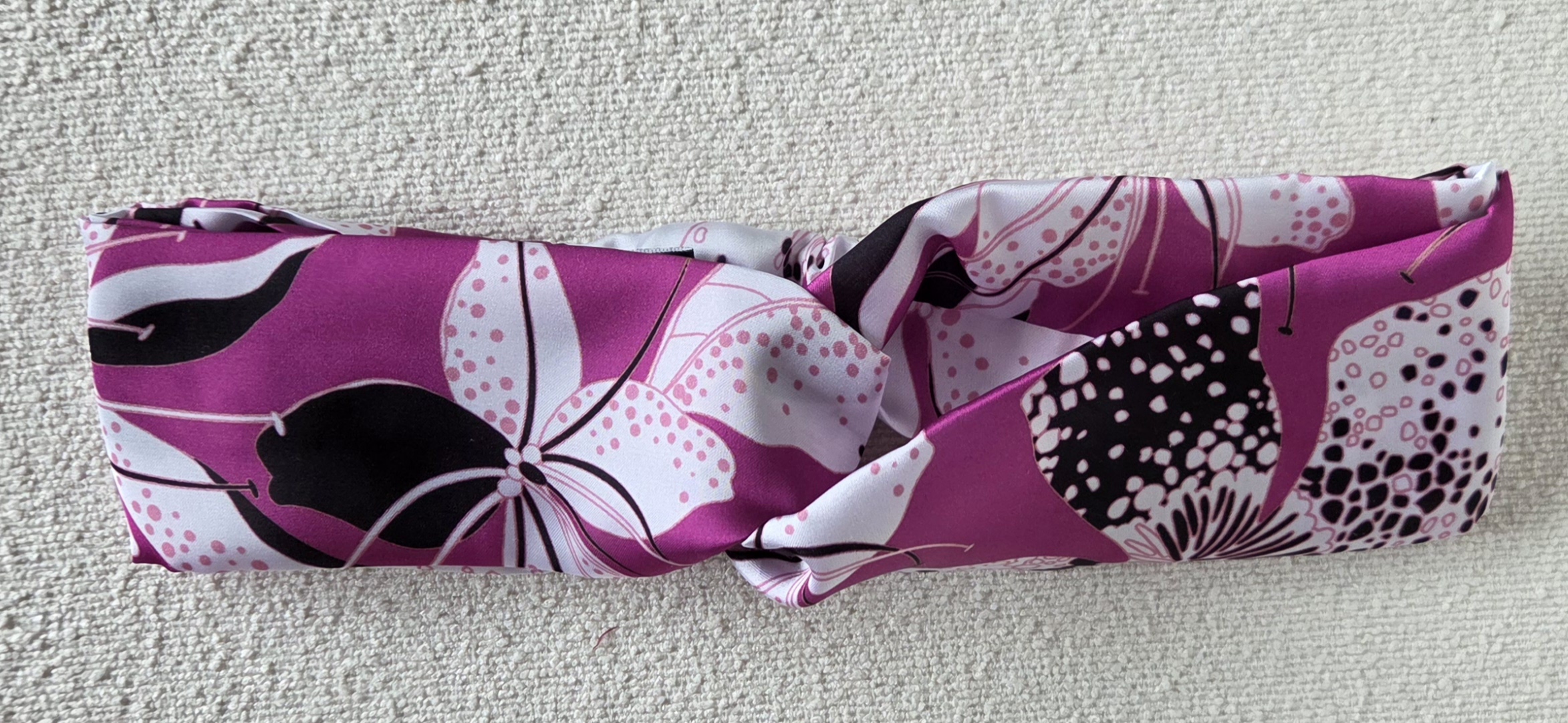 Bandeau twist en satin rose floral – Image 2