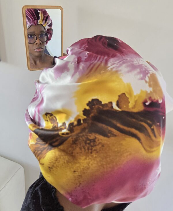 Bonnet de nuit en satin motif abstrait – Image 2