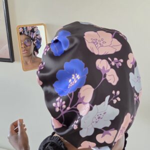 Bonnet de nuit en satin motif floral