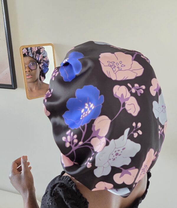 Bonnet de nuit en satin motif floral