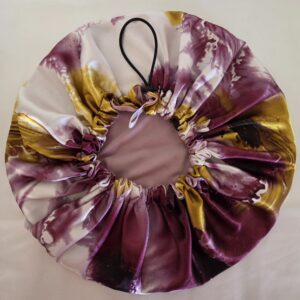 Bonnet de nuit en satin motif abstrait