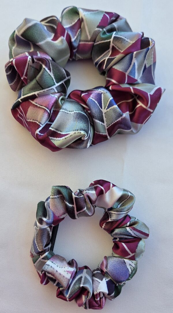 Chouchou en satin multicolore – Image 9