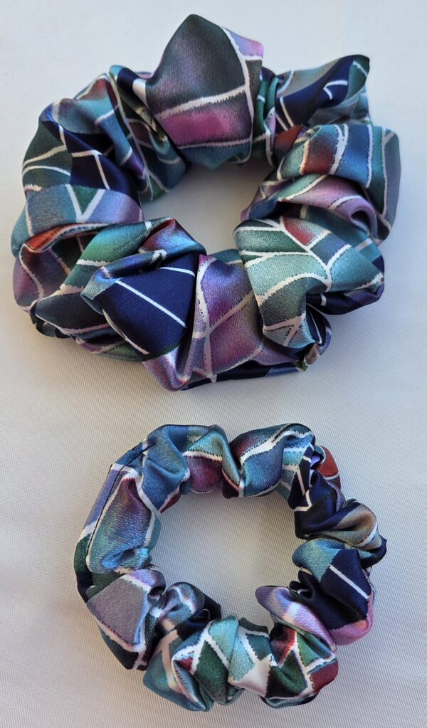 Chouchou en satin multicolore – Image 7