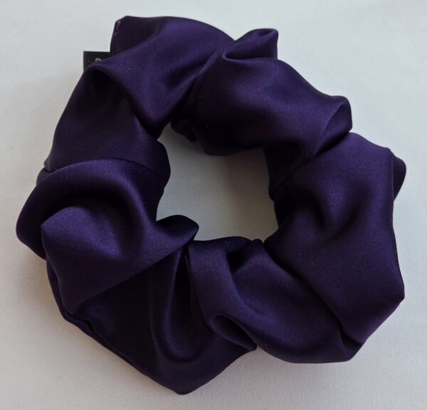 Chouchou en satin violet – Image 4