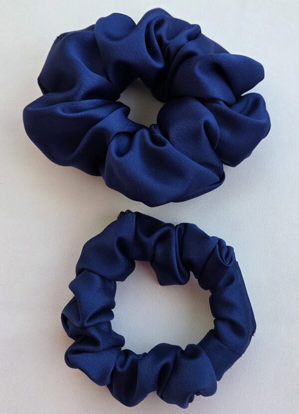 Chouchou en satin bleu – Image 2