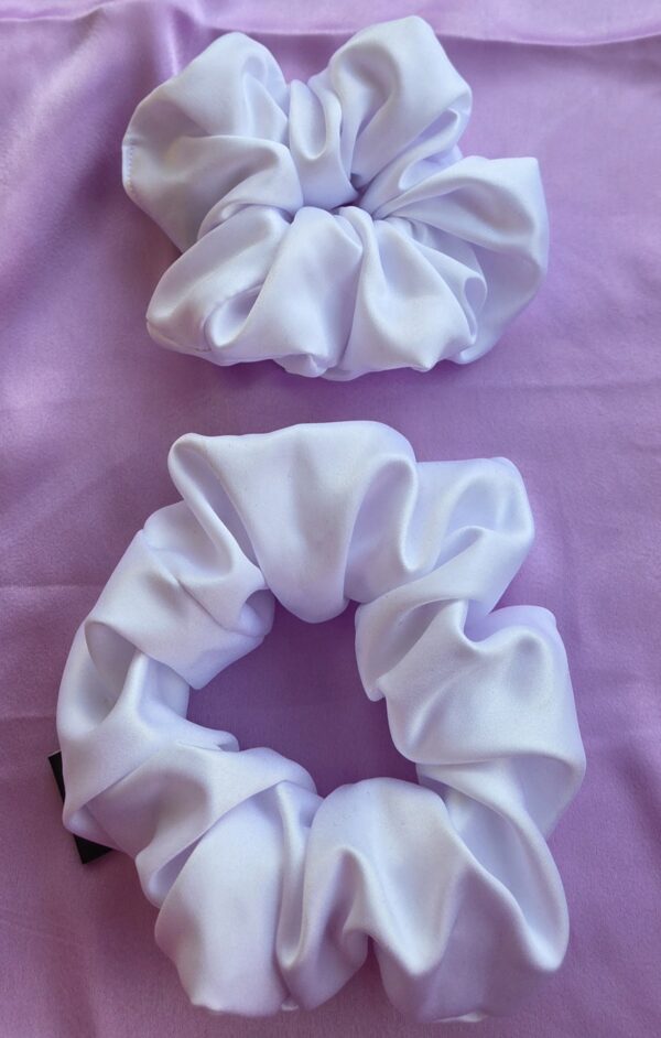 Chouchou en satin blanc – Image 2