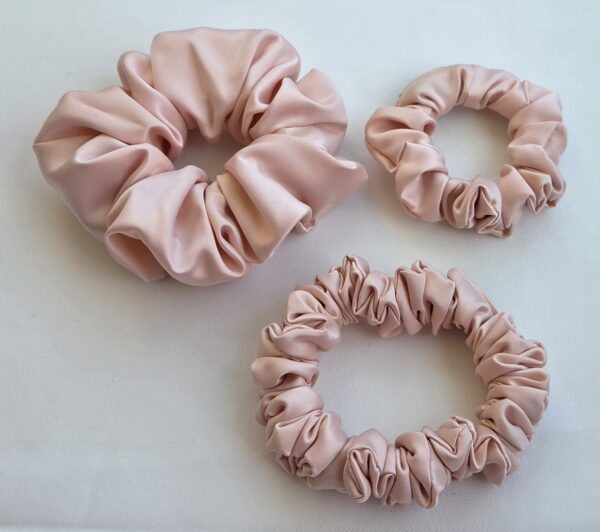 Chouchou en satin Rose Nude – Image 2