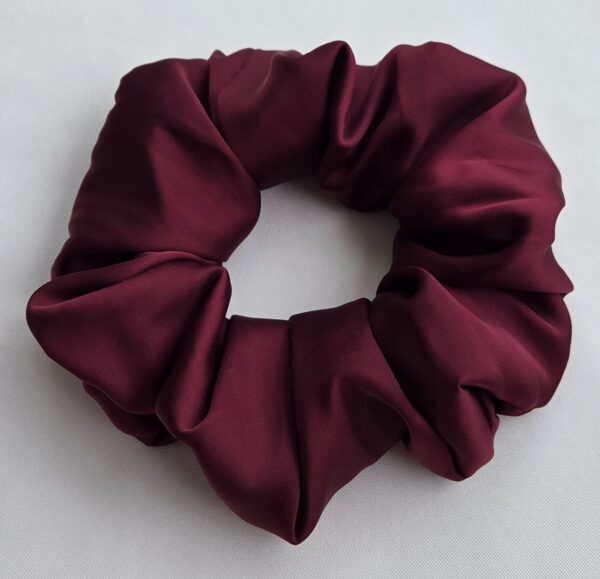 Chouchou en satin Cherry Noir Intense