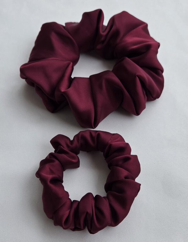 Chouchou en satin Cherry Noir Intense – Image 2