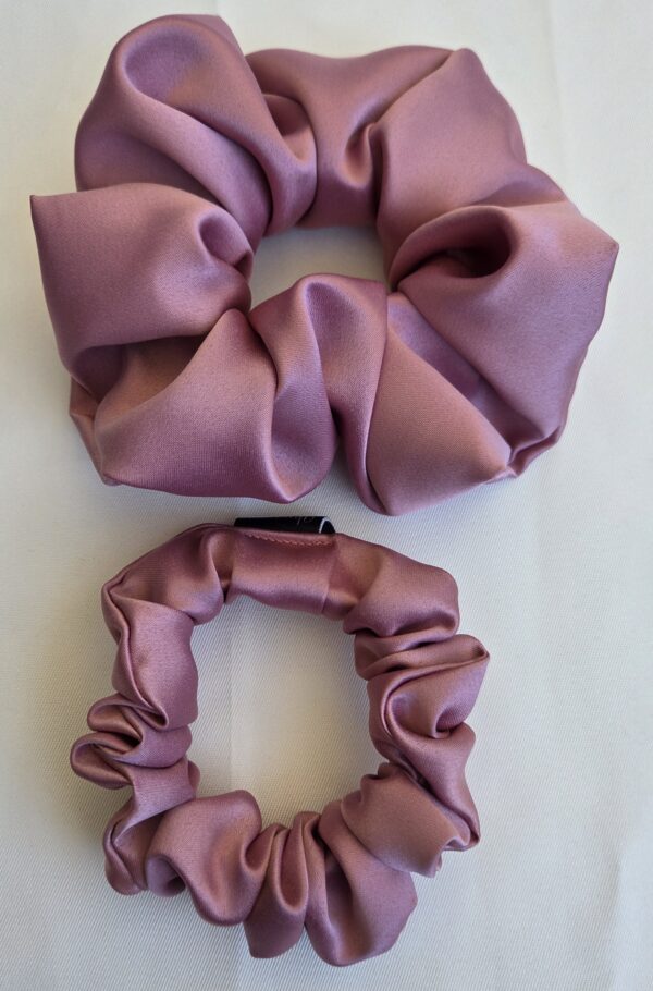 Chouchou en satin Rose Blush – Image 2