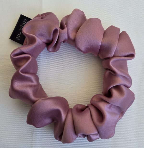 Chouchou en satin Rose Blush – Image 3