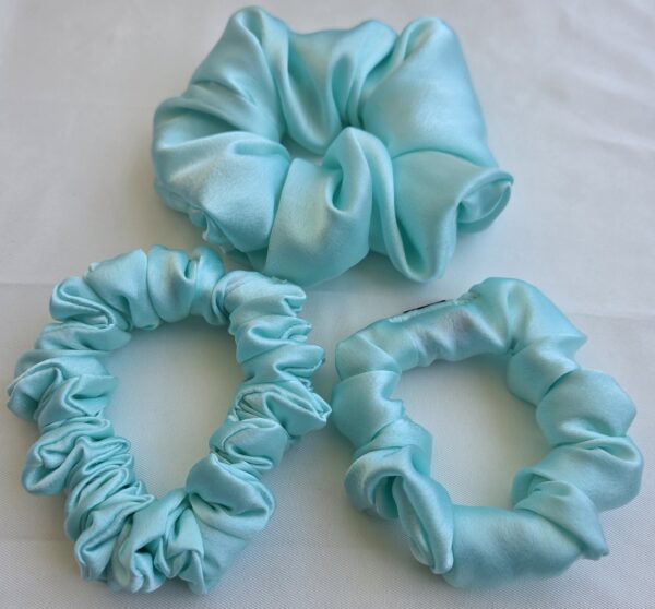 Chouchou en satin Bleu Aqua – Image 2