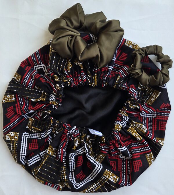 Bonnet en satin/wax – Image 3